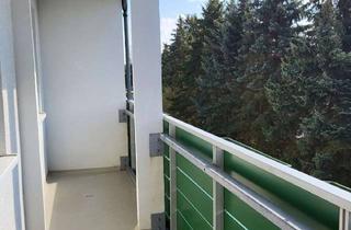 Wohnung mieten in Fr.-G.-Keller-Siedlung 35, 09661 Hainichen, Umzugsbonus...3 Monate geschenkt! Tolle 3 -Raumwohnung mit riesigen Balkon und Tageslichtbad!