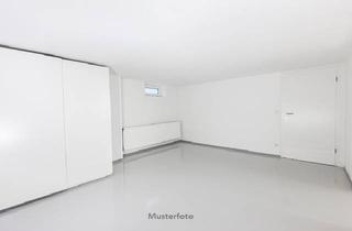 Wohnung kaufen in Kleinefeld, 37296 Ringgau, 2-Zimmer-Wohnung und ausbaufähige Flächen im DG
