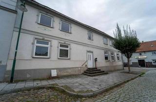 Anlageobjekt in 17255 Wesenberg, Renovierungsbedürftiges Mehrfamilienhaus im Herzen von Wesenberg