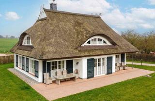 Haus kaufen in Puddemin 14, 18574 Poseritz, Exklusives Wohnen am Wasser: Ihr Reetgedecktes Traumhaus in Puddemin