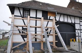 Doppelhaushälfte kaufen in Im Laach 14, 53881 Euskirchen, Sanierungsbedürftige, denkmalgeschützte Doppelhaushälfte in Euskirchen-Weidesheim