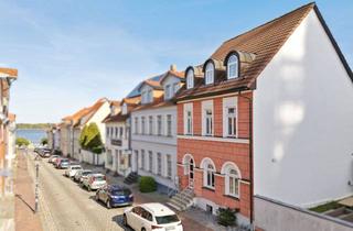 Mehrfamilienhaus kaufen in Fischerstraße, 18311 Ribnitz-Damgarten, Charmantes Wohn- und Geschäftshaus mit Zahnarztpraxis und 2 Wohneinheiten am Ribnitzer Fischerhafen