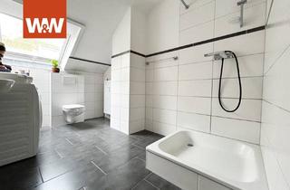 Wohnung kaufen in Hagenreutestraße 16, 78147 Vöhrenbach, Flexibel und bald frei. 1-Zimmer-Dachgeschosswohnung auf 41 m², frisch saniertes Bad und Stellplatz.
