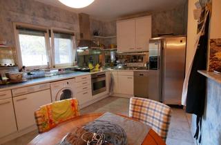 Wohnung kaufen in 76133 Weststadt, Außergewöhnliche Maisonettewohnung in ruhiger Hinterhoflage mit Kamin und Terrasse.