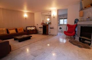 Wohnung kaufen in 76133 Weststadt, Außergewöhnliche Maisonettewohnung in ruhiger Hinterhoflage mit Kamin und Terrasse.