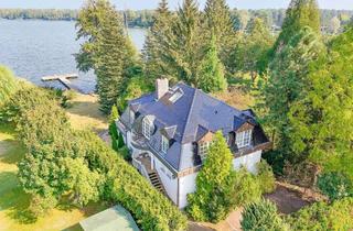 Villa kaufen in 15713 Königs Wusterhausen, Luxuriöses Wohnen am Crossinsee: Villa mit Nebengebäude am Wasser mit Garten & seltener Bootsanleger