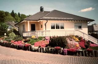 Haus kaufen in 56412 Welschneudorf, Freistehender Bungalow mit guter Innenausstattung, komplett unterkellert mit Garage in Welschneudorf