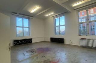 Gewerbeimmobilie mieten in Neumagener Straße 23, 13088 Weißensee, Großes helles Künstleratlier 50 m² inkl Nf, attracktive Ecklage mit hoher Sichtbarkeit