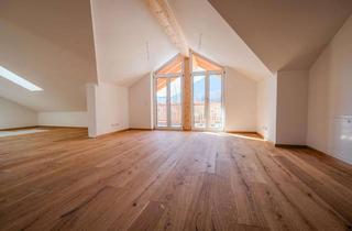 Wohnung kaufen in 83324 Ruhpolding, Herrliche Dachgeschosswohnung mit zwei Balkonen in sonniger Lage