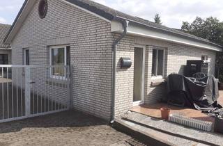 Haus kaufen in 25776 Rehm-Flehde-Bargen, Zweifamilienhaus mit großem Gelände in Rehm-Flehde-Bargen - auch einzelne Baugrundstücke zu erwerben