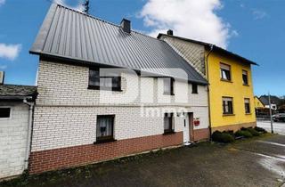 Haus kaufen in 56479 Niederroßbach, Wohnhausensemble auf großem Grundstück mit Nebengebäuden als langfristige Kapitalanlage