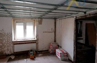 Doppelhaushälfte kaufen in 66589 Merchweiler, Gelegenheit: Sanierungsbedürftige Doppelhaushälfte in Wemmetsweiler inkl. Material