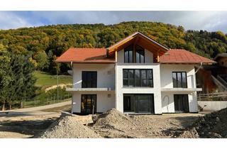 Wohnung kaufen in 83324 Ruhpolding, Bergblick: Obergeschosswohnung mit zwei Balkonen in sonniger Lage