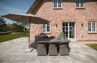 Haus kaufen in 25938 Oldsum, Long Island Stil unter Reet mit Kamin, Sauna und jeder Menge Platz!