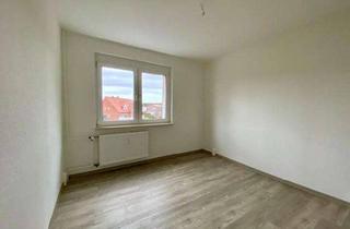 Wohnung mieten in Albert-Einstein-Straße 28, 39387 Oschersleben, Erstbezug nach Sanierung: 2 Räume mit Balkon und Badewanne