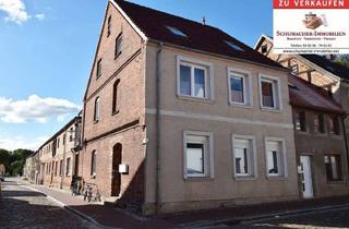 Mehrfamilienhaus kaufen in 17179 Gnoien, Mehrfamilienhaus mit 2 freien Wohnungen, zentrale Wohnlage und Ausbaupotenzial