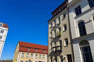 Wohnung kaufen in Koßfelder Str. 19, 18055 Stadtmitte, Bezugsfreie 1-Raum- Dachgeschoss in der nördl. Altstadt mit Einbauküche und Duschbad...!!!
