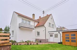 Einfamilienhaus kaufen in 67227 Eppstein, Freistehendes Einfamilienhaus mit Terrasse, Balkon, Garten und 2 Garagen. Keller vorhanden