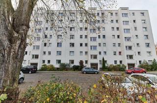 Wohnung kaufen in Haeftenzeile, 13627 Charlottenburg, Gestalten Sie selbst: Renovierungsbedürftige 3-Zimmer-Wohnung mit West-Loggia!