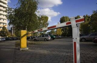 Garagen mieten in Niemegker Straße 9-11 PP, 12689 Marzahn, Stellplatz mit Schranke