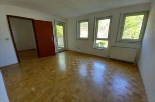 Wohnung mieten in 08451 Crimmitschau, gemütl. 2-Zimmer Wohnung mit Balkon zum Innenhof, ruhig u. trotzdem Zentrumsnah, frei ab sofort