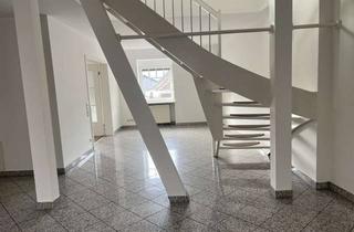 Wohnung kaufen in 76530 Innenstadt, Bezugsfreie modernisierte Altbauperle mit Balkon