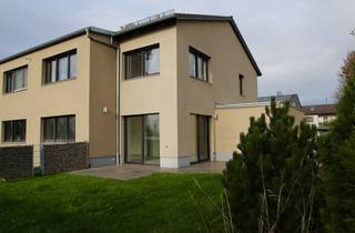 Haus kaufen in 86405 Meitingen, Wohnen der Extraklasse! Exkl. DHH - KFW 55, mit kleinem Appartement in Meitingen