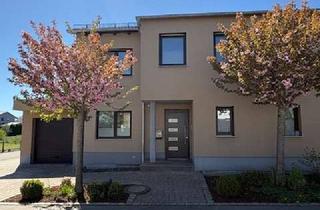 Haus kaufen in 86405 Meitingen, Wohnen der Extraklasse! Exkl. DHH - KFW 55, mit kleinem Appartement in Meitingen