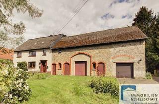 Bauernhaus kaufen in Hauptstraße 30, 56244 Sessenhausen, Ehemaliger Bauernhof mit Scheune auf weitläufigem Grundstück in zentraler Ortslage