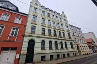 Wohnung kaufen in Goethestraße 24, 19053 Schwerin, Als Anlage oder Eigennutzung - große 2 Zimmer DG Wohnung mit Balkon im Zentrum von Schwerin