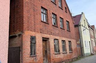 Mehrfamilienhaus kaufen in 39539 Havelberg, Sanierungsbedürftiges Mehrfamilienhaus im Herzen von Havelberg