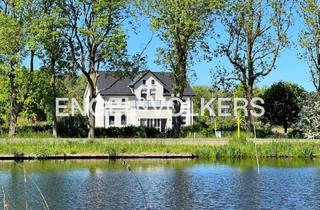 Villa kaufen in 26389 Innenhafen, Modernisiertes Dreifamilienhaus in Wassernähe
