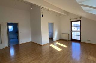 Wohnung kaufen in 85459 Berglern, MH Immobilien- DG Wohnung mit schönem Grundriss und bereits renoviertem Bad