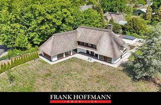 Villa kaufen in 25548 Kellinghusen, Einfach Traumhaft! Umfassend sanierte Reetdachvilla in zentraler Lage von Kellinghusen