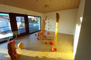 Gewerbeimmobilie kaufen in 95709 Tröstau, Lichtdurchflutetes Geschäfts- und Bürohaus in Tröstau