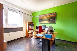 Wohnung kaufen in 42651 Gräfrath, Schicke 130 m² Wohnung mit 4 PKW-Stellplätzen im Innenhof