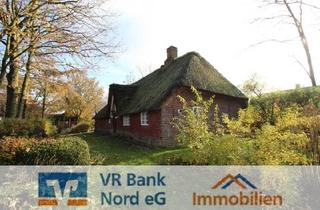 Einfamilienhaus kaufen in Dorfstraße 267, 25920 Risum-Lindholm, Eins der letzten seiner Art: Denkmalgeschütztes Friesen-Kleinod / EFH unter Reet