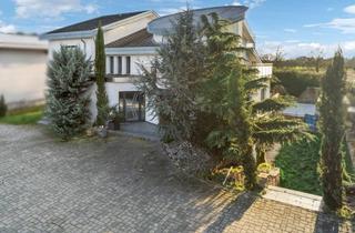 Villa kaufen in Asbachstraße, 77833 Ottersweier, Wohnkomfort trifft Geschäftspotenzial: Traumvilla mit Gewerbefläche und Lagerhalle in Ottersweier