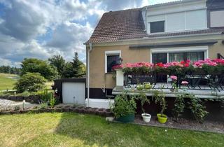 Haus kaufen in Am Feldrain, 02829 Schöpstal, Zuhause ankommen – mit Blick ins Grüne und Kamin