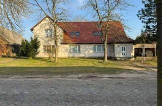 Haus kaufen in 17252 Roggentin, Charmantes Zweifamilienhaus in ruhiger Lage von Mirow-Leussow