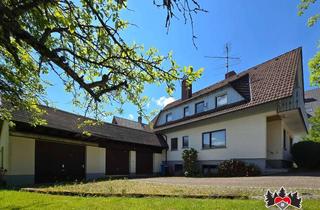Haus kaufen in 78739 Hardt, Zentrales 2-Familienhaus mit 3 Garagen und PV-Anlage