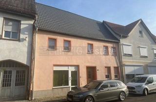 Haus kaufen in 06686 Lützen, 177m² gr. Stadthaus in Marktplatznähe von Lützen, Ladeneinheit, gr. Garten, Garage, über 787m² GrSt.