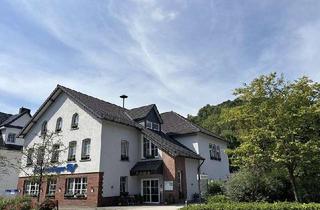 Gewerbeimmobilie kaufen in 51645 Gummersbach, Traditionshaus in werbewirksamer Lage von Gummersbach – Gewerbeimmobilie mit schicker Wohnung!