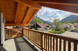 Wohnung kaufen in 83324 Ruhpolding, Herrliche Dachgeschosswohnung mit zwei Balkonen in sonniger Lage
