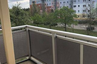 Wohnung mieten in Dessauer Landstraße 15 E, 06385 Aken, Renovierte 3-Raum Wohnung mit Balkon ab März 2025