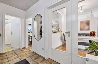 Wohnung kaufen in 46446 Emmerich, Zukunftsinvestition: 4-Zi-Balkonwohnung mit Gewerbe, Garten & 2 Garagen (solide vermietet)