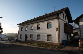 Haus kaufen in Kirchplatz 12, 94124 Büchlberg, Büchlberg / Denkhof: Wohnhaus aus dem 19. Jahrhundert mit 2 Wohnungen