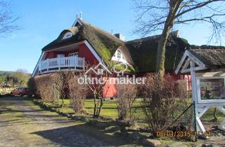 Wohnung kaufen in Boddenstraße 48, 18586 Groß Zicker, Ferienjuwel unter Reet im beschaulichen Fischerdorf