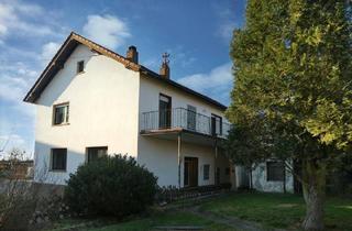 Einfamilienhaus kaufen in 66882 Hütschenhausen, Hütschenhausen - Hütschenhausen - Freistehendes Einfamilienhaus mit zwei Garagen und Garten