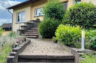 Einfamilienhaus kaufen in 54689 Daleiden, Daleiden - Attraktives Einfamilienhaus mit Einliegerwohnung und Garage, auf sonnigem Grundstück zu verkaufen